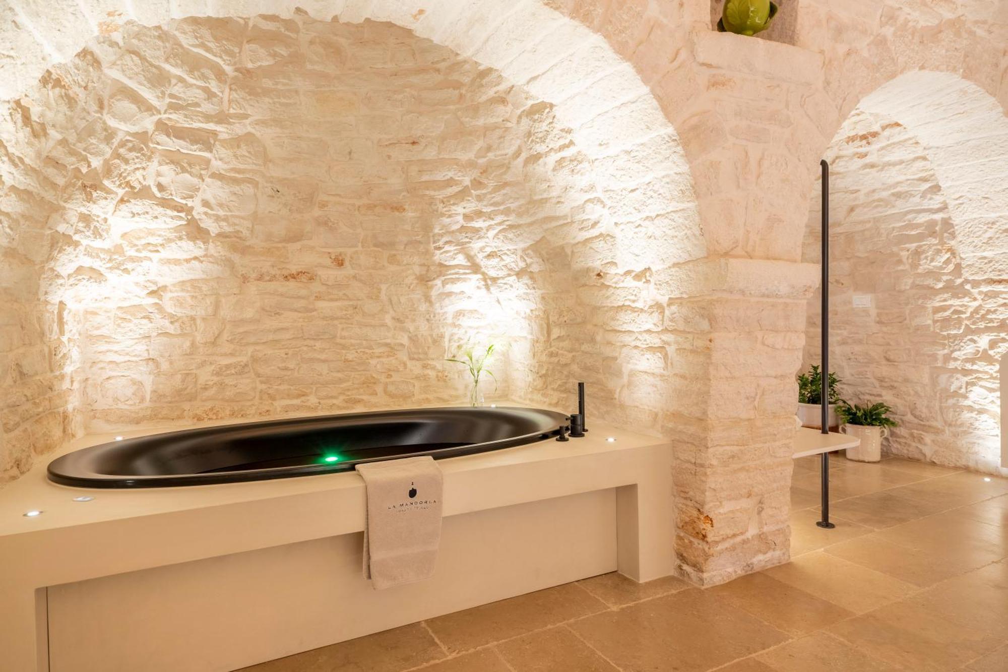 La Mandorla Luxury Trullo Bed & Breakfast Алберобело Екстериор снимка