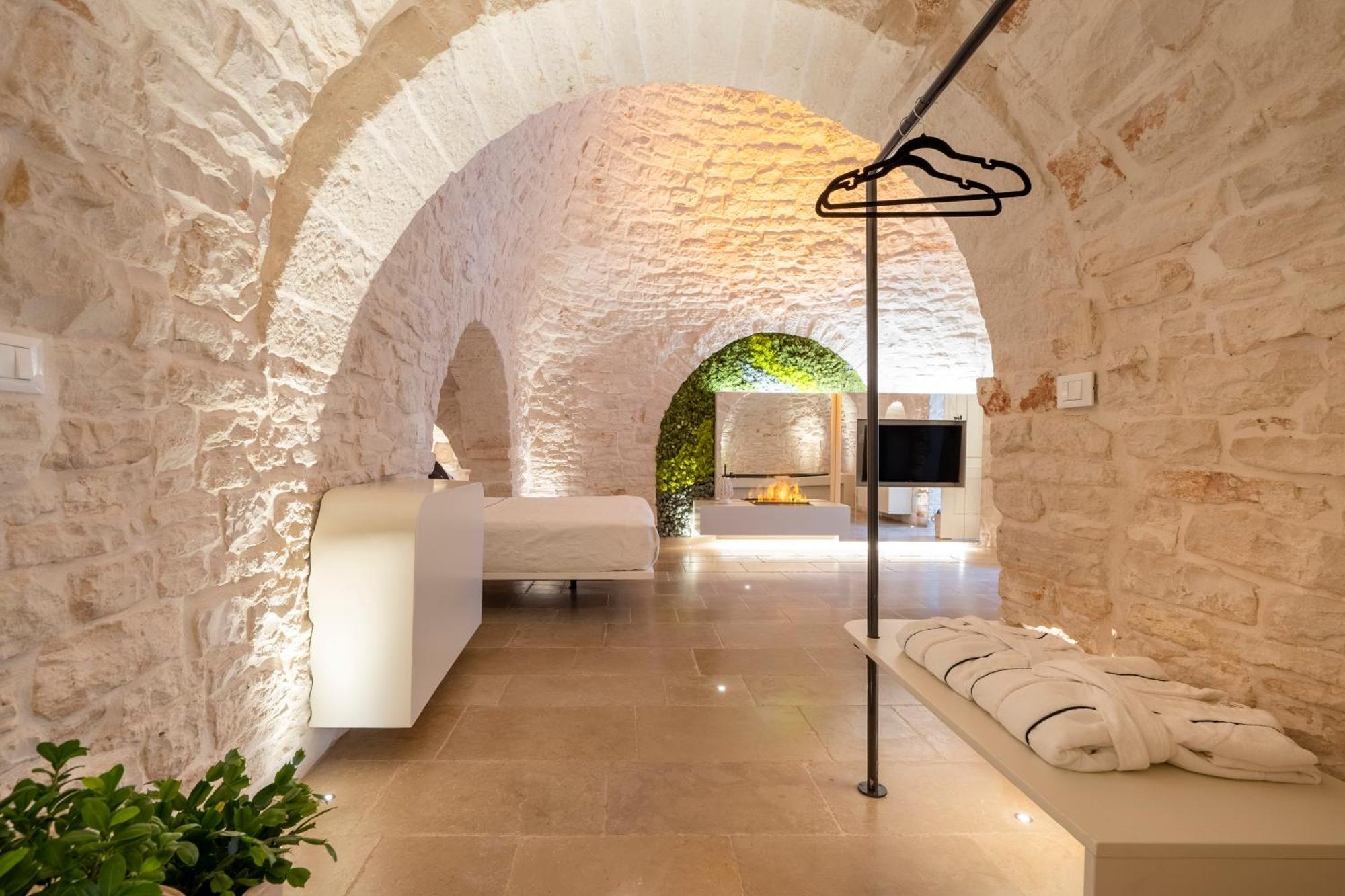 La Mandorla Luxury Trullo Bed & Breakfast Алберобело Екстериор снимка