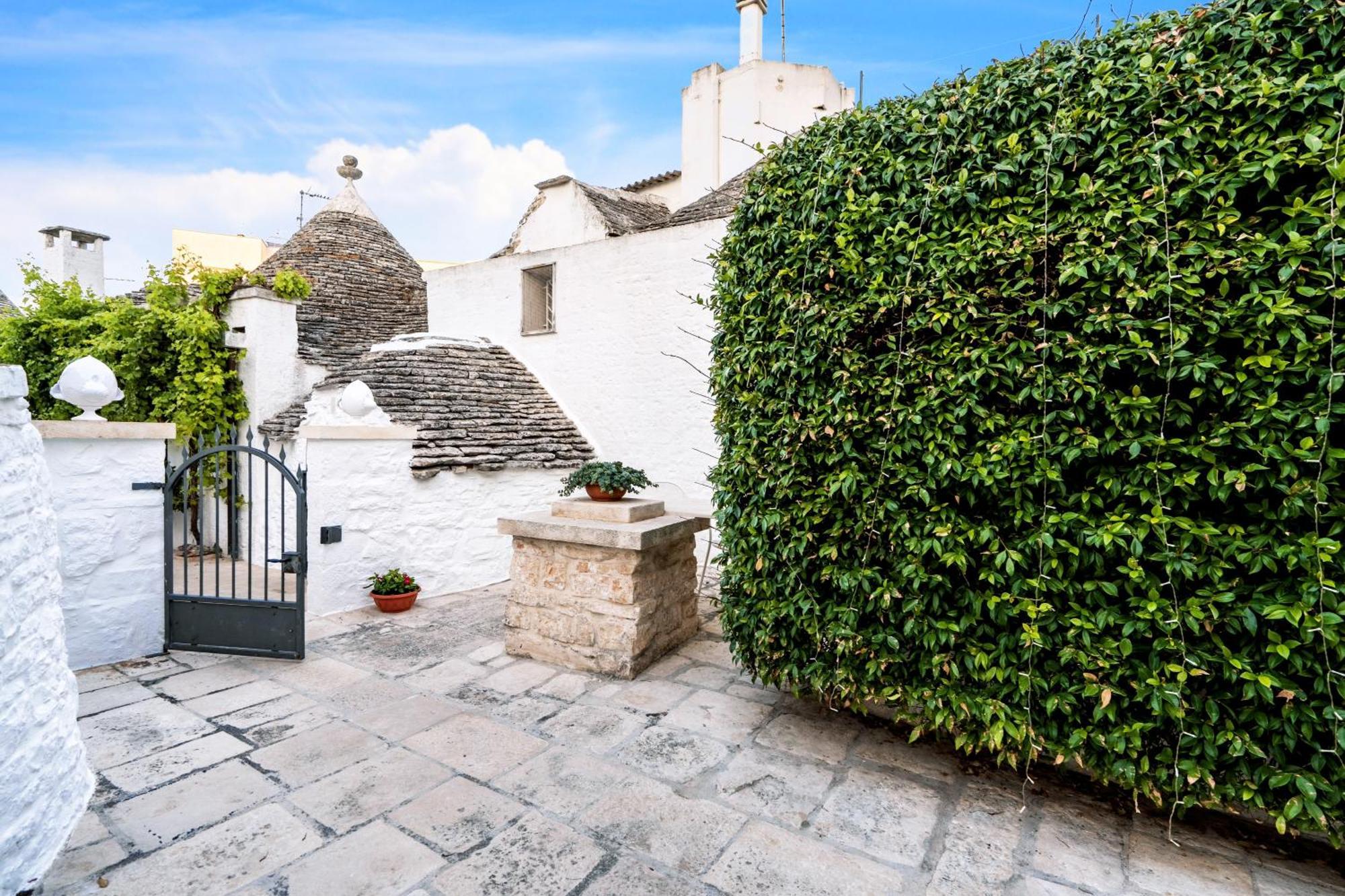 La Mandorla Luxury Trullo Bed & Breakfast Алберобело Екстериор снимка